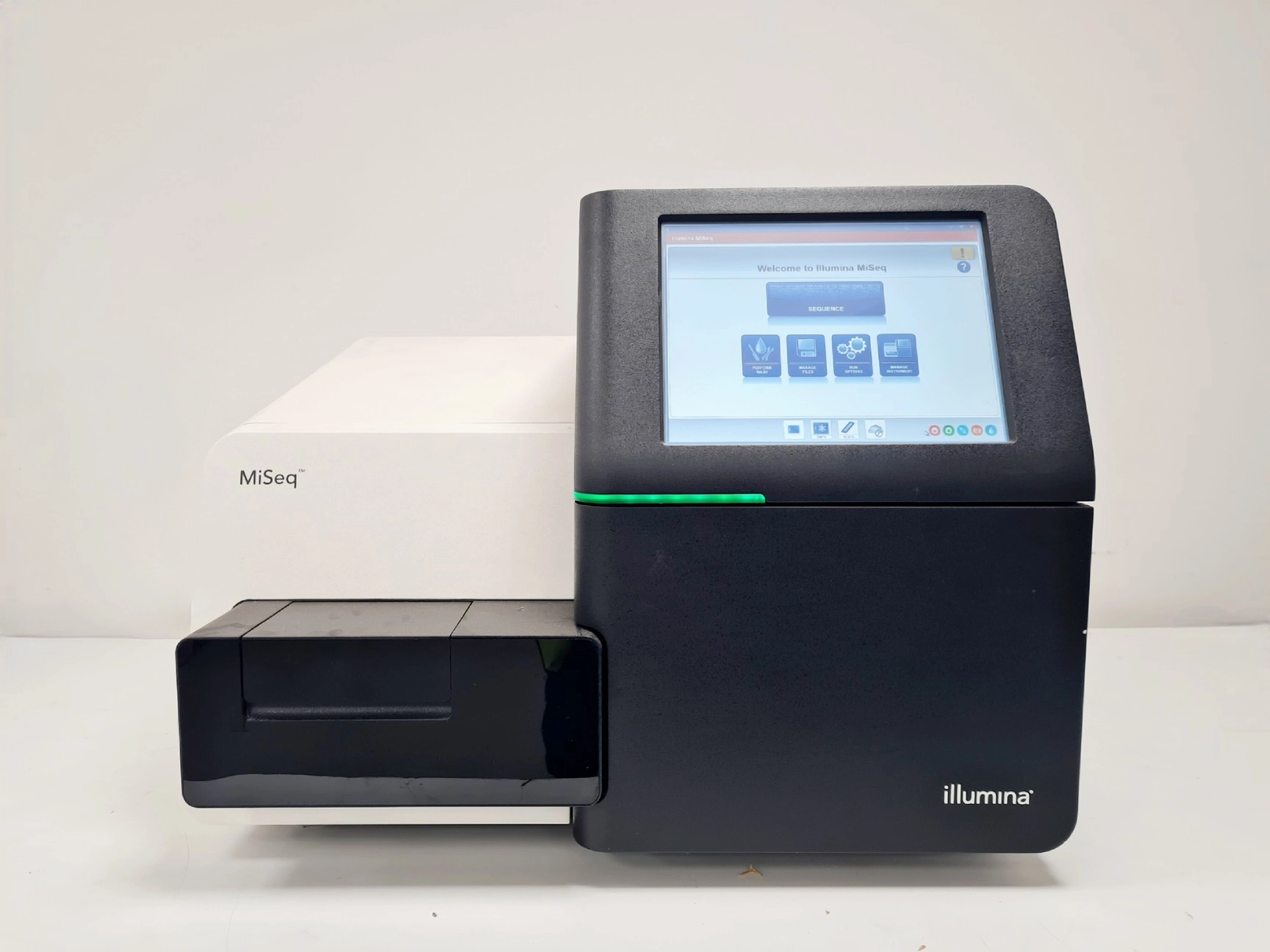 Illumina MiSeq Benchtop Gene Sequencing System Lab