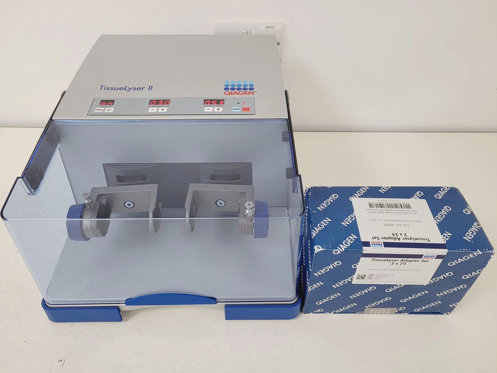 Qiagen Tissuelyser II and Qiagen Tissuelyser adapter set 2 x 24 (box)