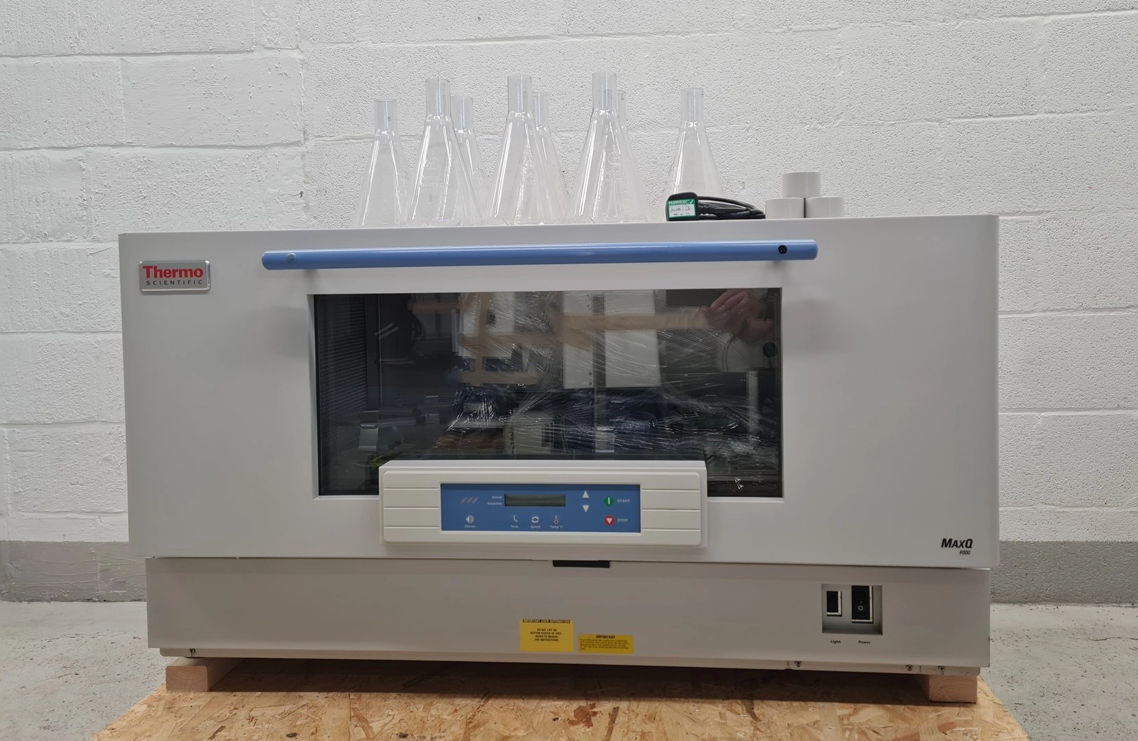 Thermo Scientific MaxQ 8000 Shaker Incubator Model:444 SHKE8000-1CE Lab