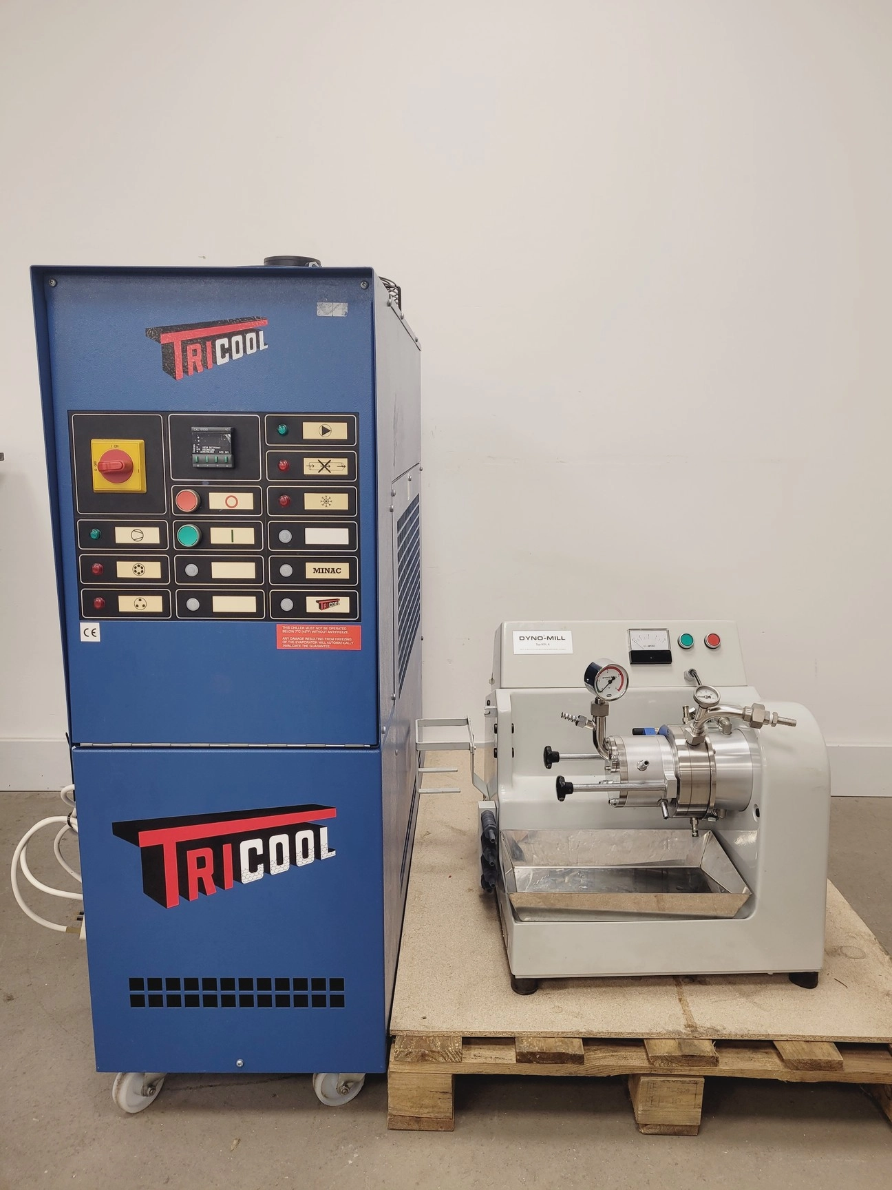 1x Dyno Mill Grinder KDL A And 1x Tricool Chiller MINAC 005LTS