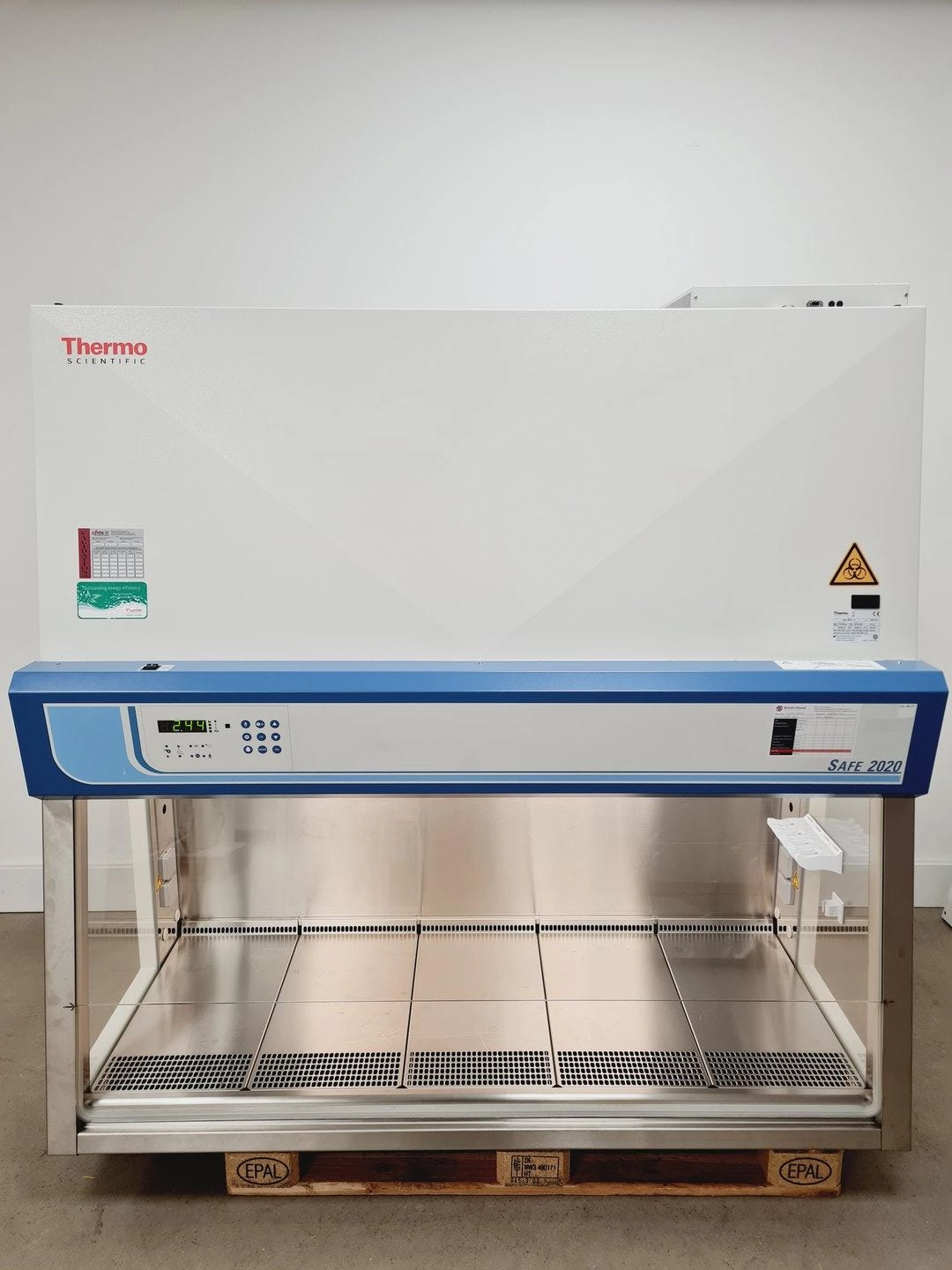 Thermo Fisher Model Safe 2020 1.5 Class 2 Biological Safety Cabinet Lab