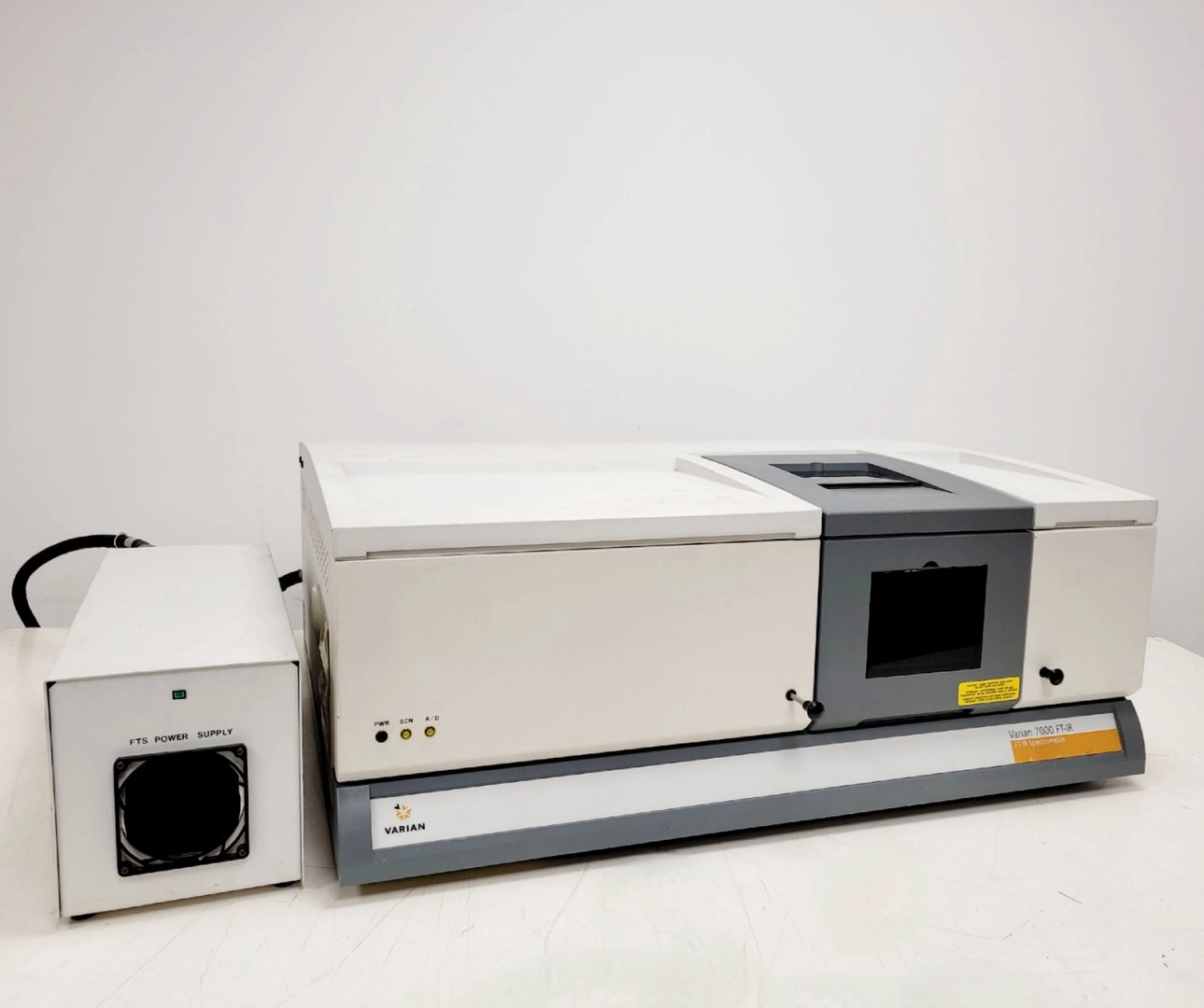 Varian 7000 FT-IR Spectrometer with FTS 6000 Power Supply Lab