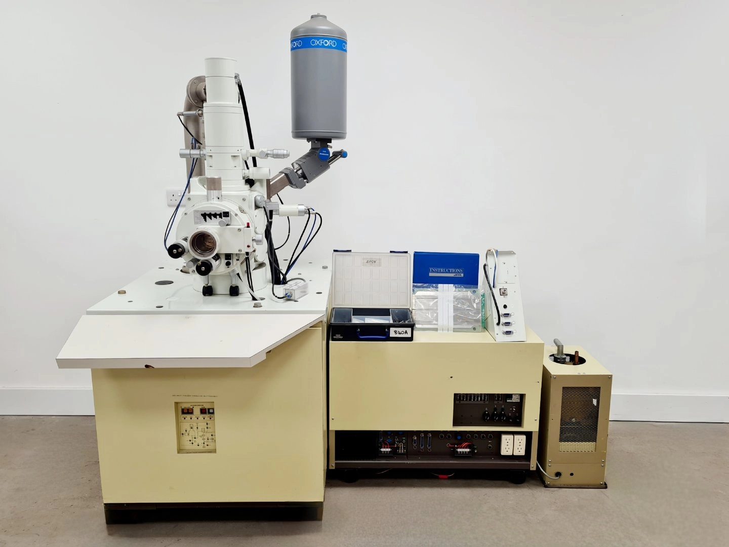 JEOL JSM 840A  SEM Scanning Electron Microscope System (No Control Panel)