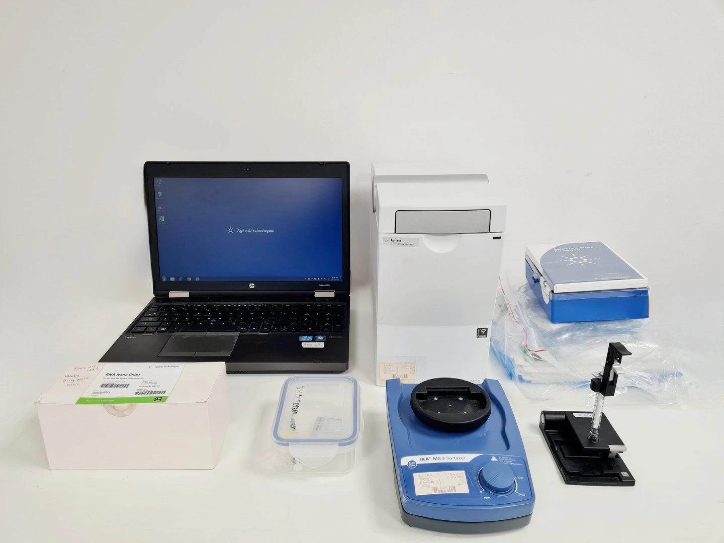 Agilent 2100 Bioanalyzer System with Software &amp; Accessories lab