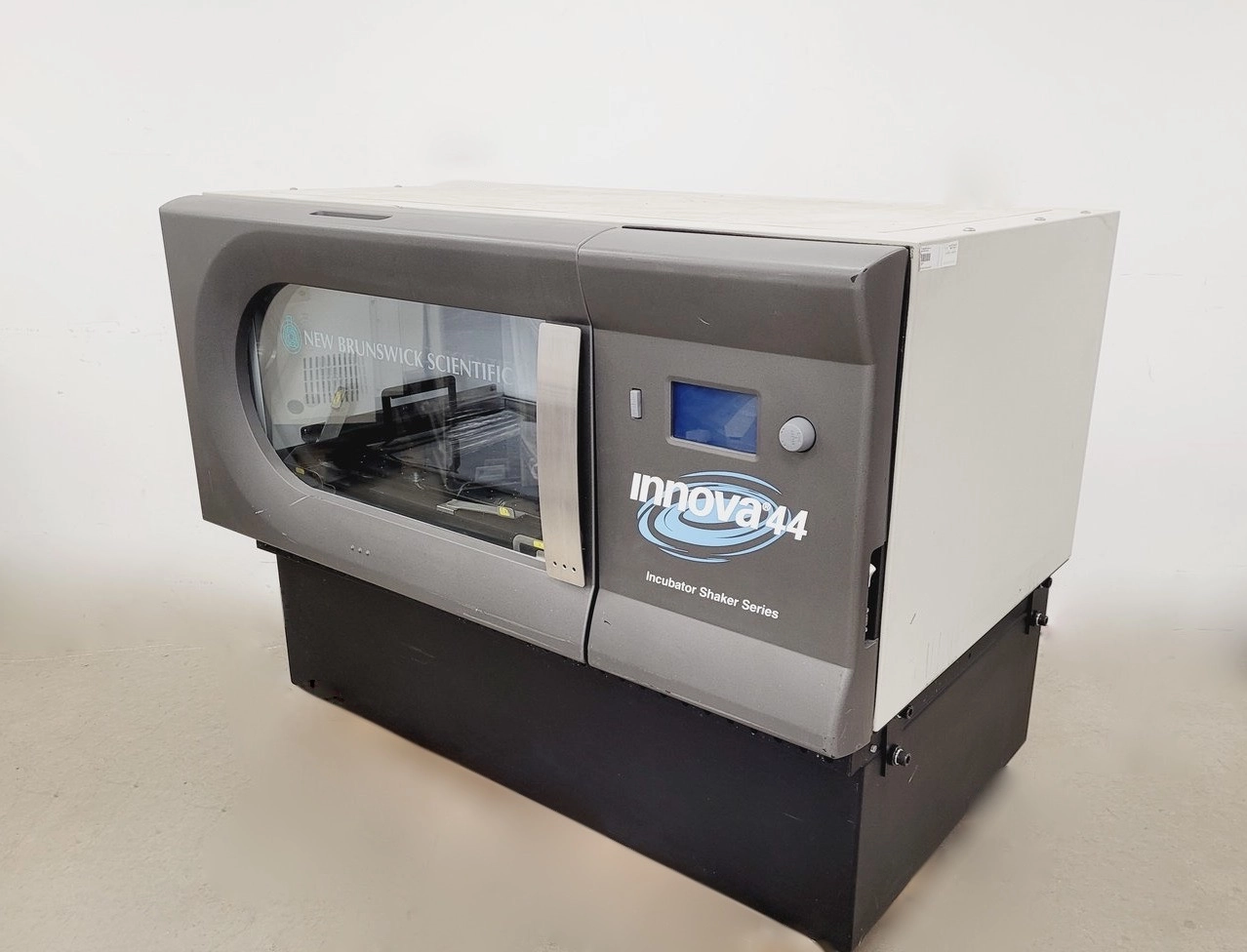 New Brunswick Innova 44 Incubator/Environmental Shaker M1282-0002 Lab