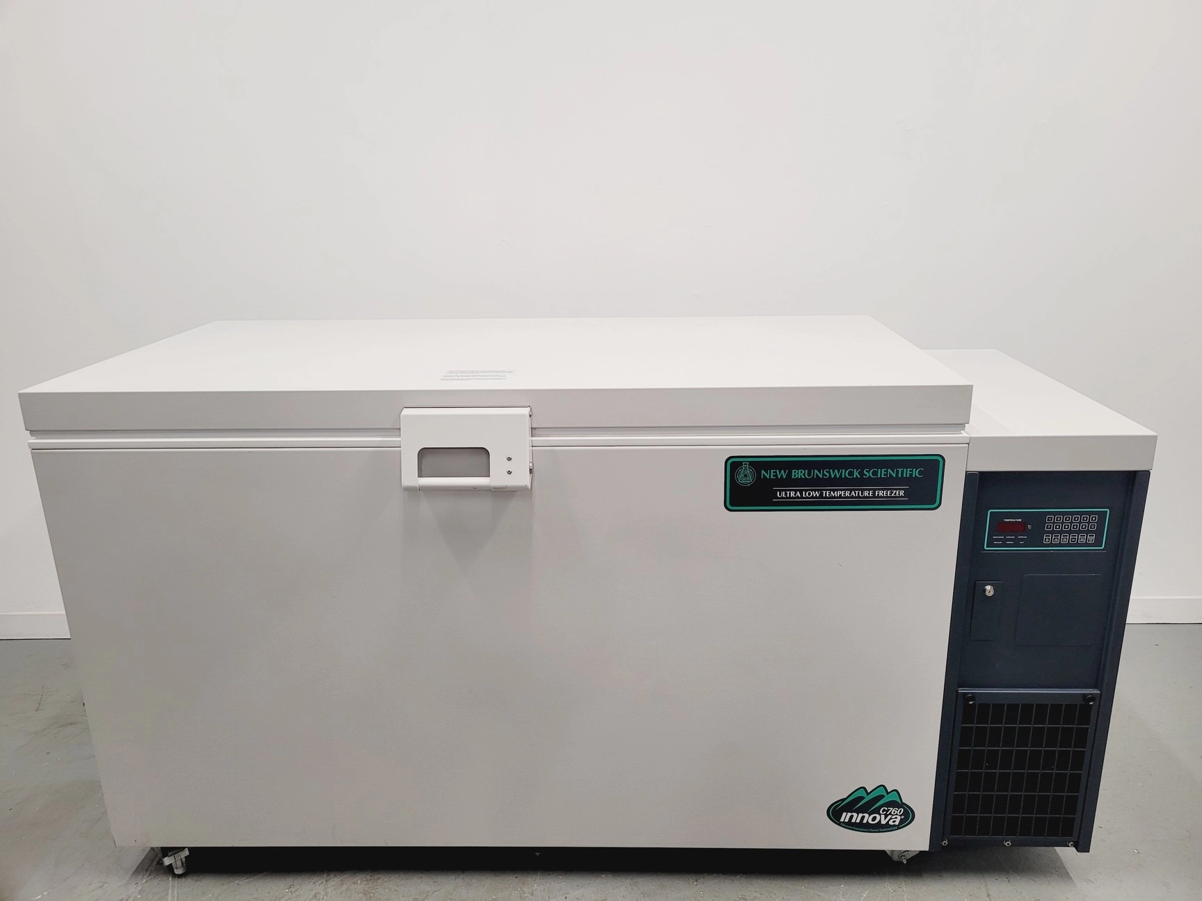 New Brunswick Scientific C760 Innova Ultra Low Freezer Chest Freezer Lab