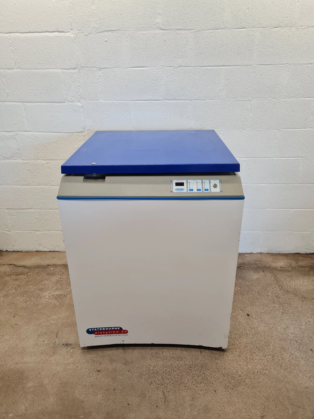 Statebourne Cryogenics Biosystem BM 24 Automatic Liquid Nitrogen Refrigerator