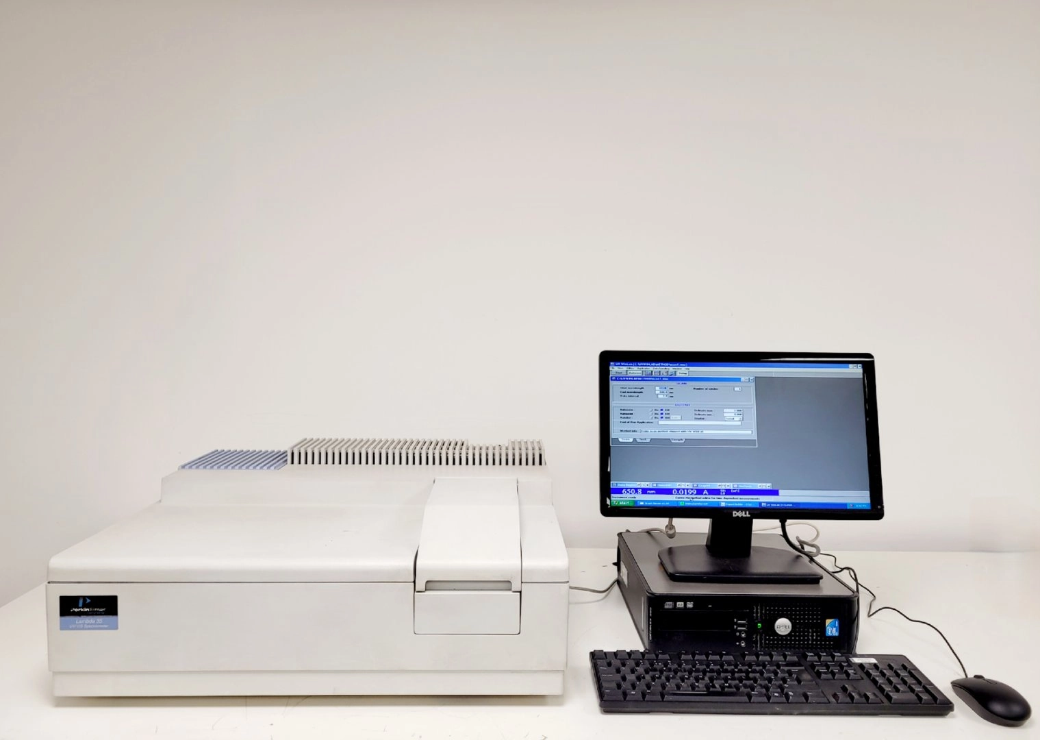 Perkin Elmer Model Lambda 35 UV/VIS Spectrophotometer Lab