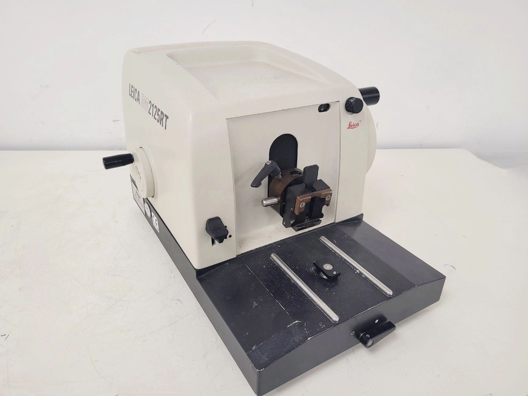 Leica RM2125RT Microtome Lab