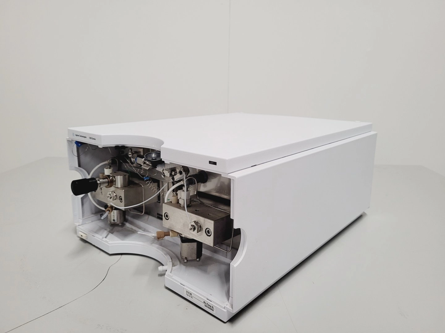 Agilent 1200 Series HPLC G1312B Binary Pump Lab