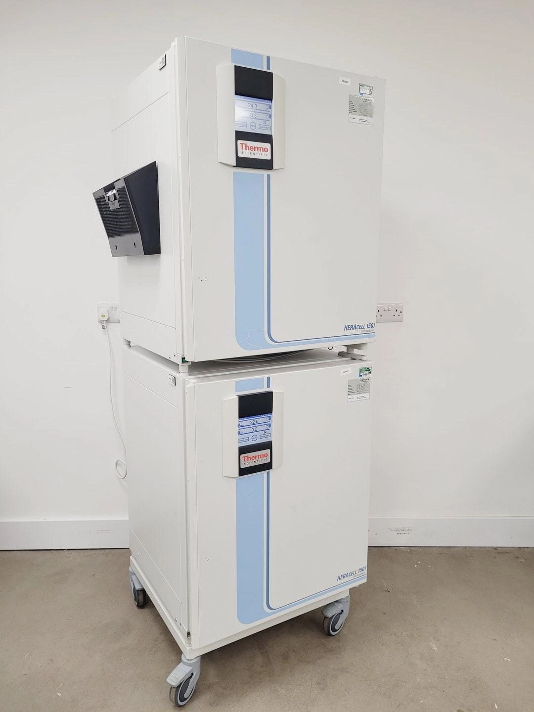 Thermo Scientific HERAcell 150i CO2 Incubator Double Stack Lab