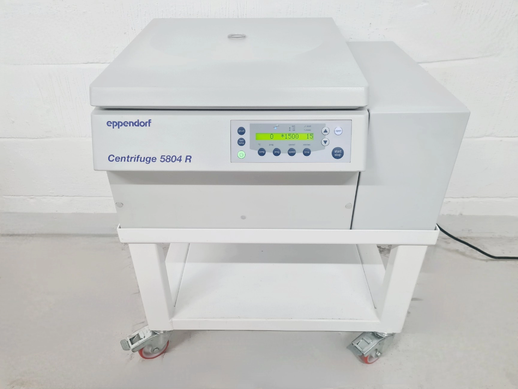 Eppendorf Centrifuge Model 5804 R w/ Eppendorf A-4-44 Rotor Lab