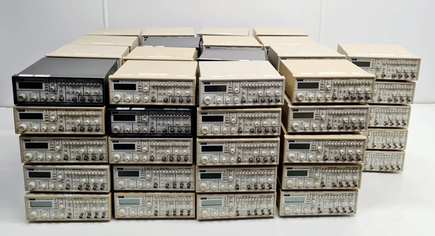 85 x TTI TG550 5MHz Advanced Analog Function/Sweep Generators Lab