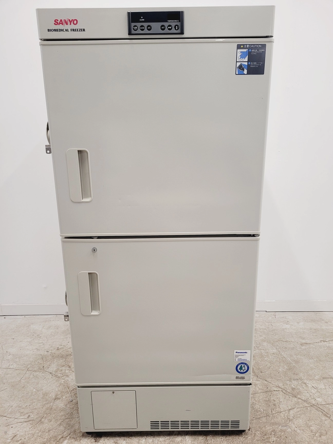 Sanyo Biomedical Freezer Model MDF-U537 with Full Drawer Storage Lab