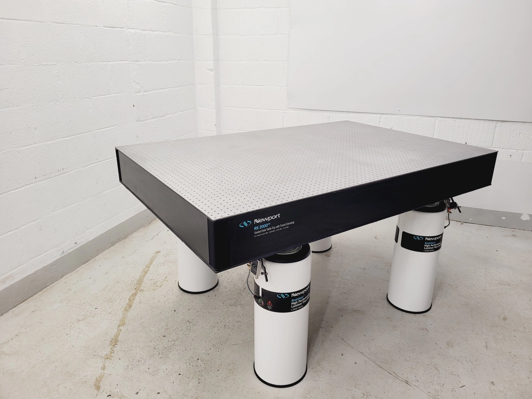 Newport RS 2000 Isolation Table 1.8 x 1.2m With 1-2000 Series Laminar Flow Legs