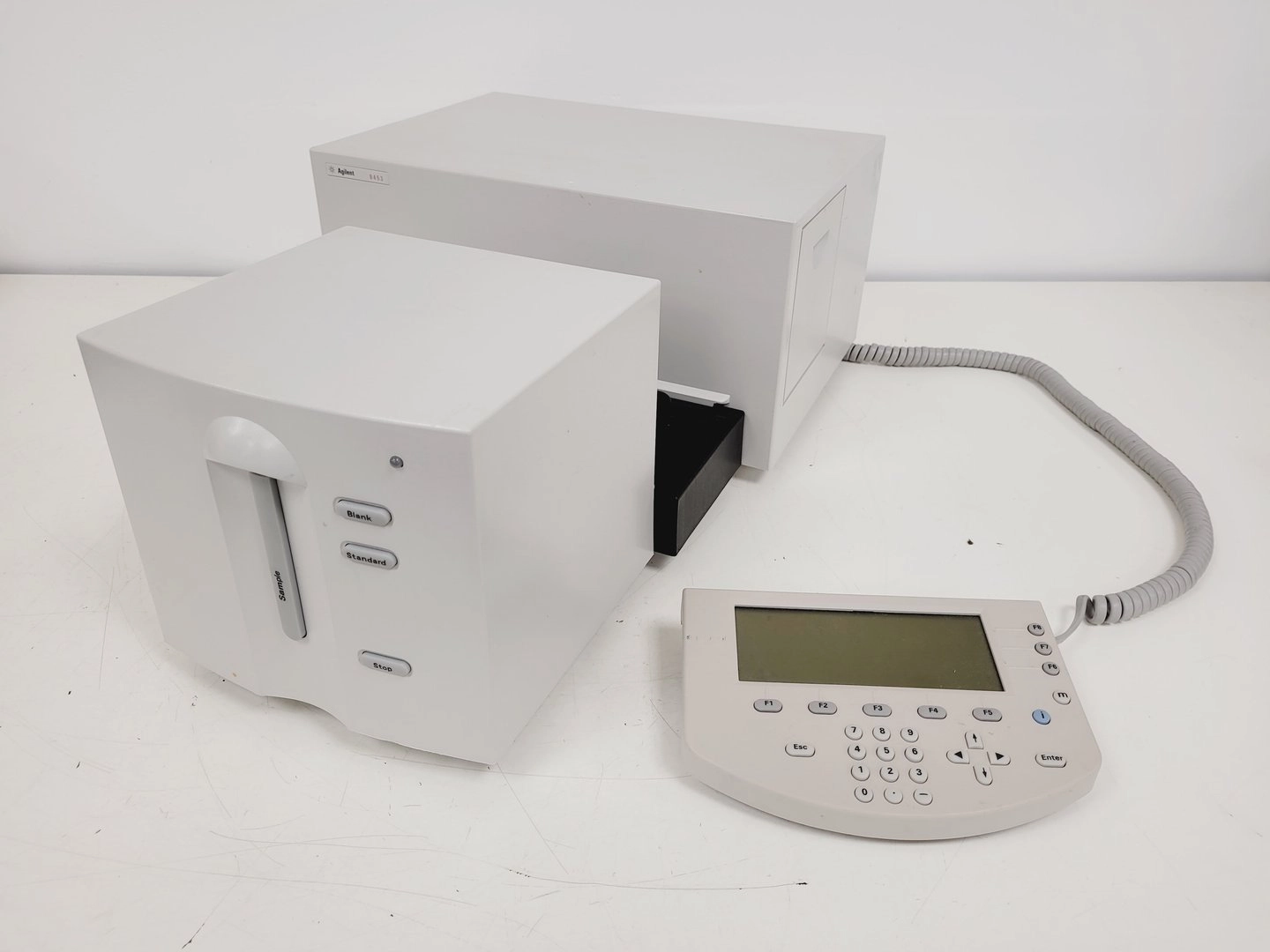 Agilent 8453 UV/VIS Spectrophotometer G1103A with Keypad G1819A Lab