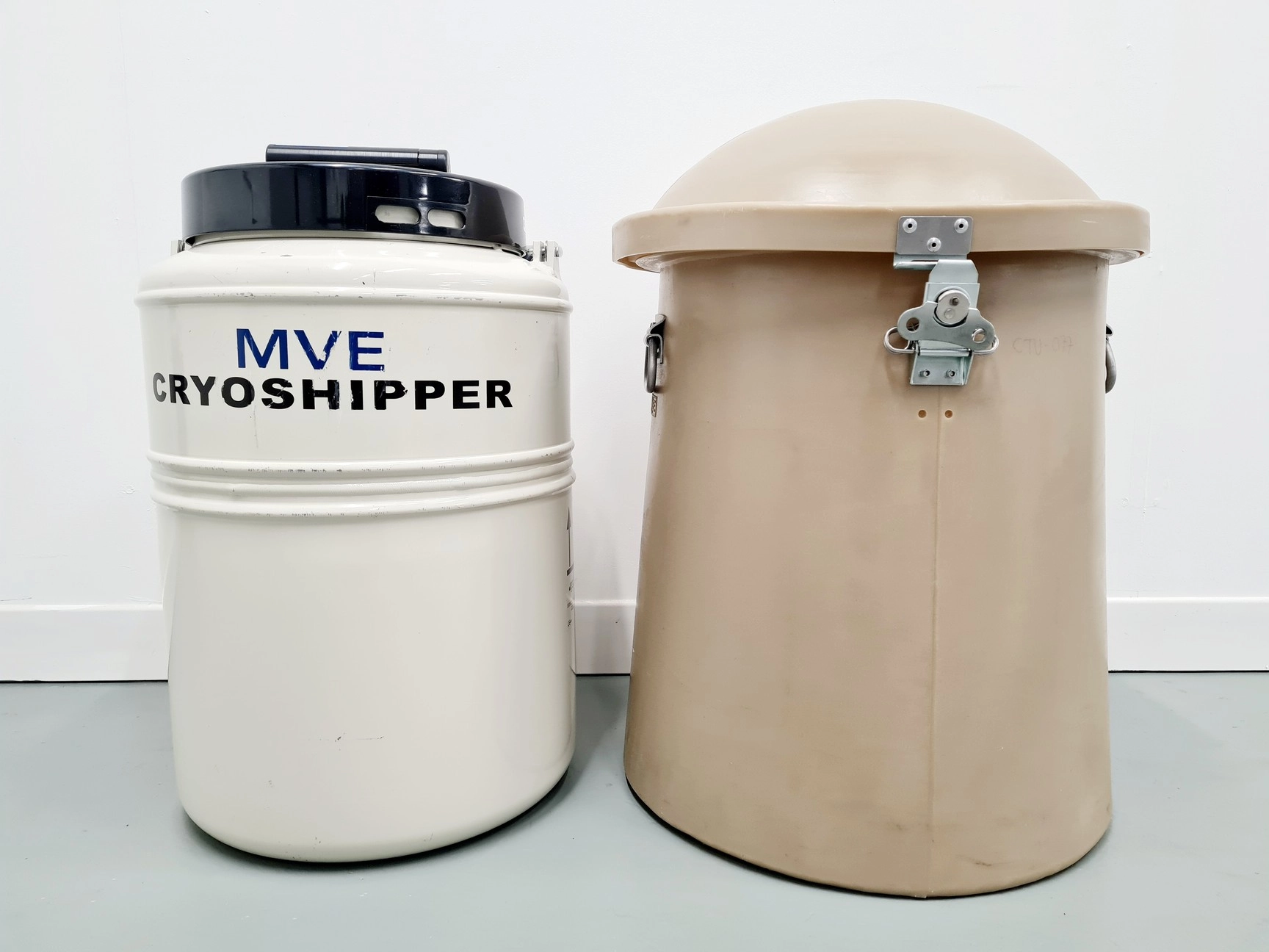 MVE CryoShipper 8.5 ltr with ShipsLog 3 Temperature Data Logger Lab