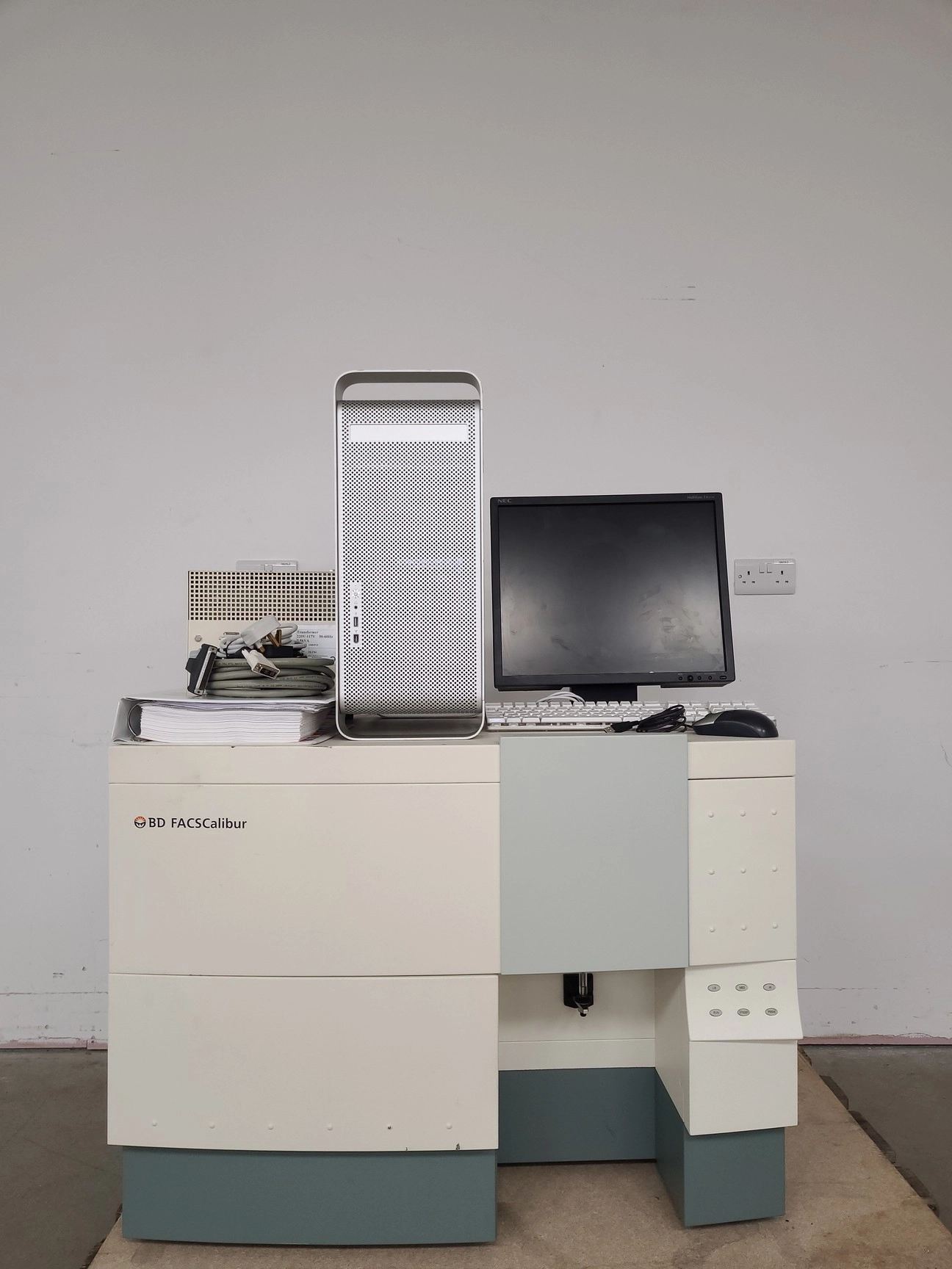 BD Biosciences FACSCalibur Cell Sorter System &amp; Software Lab