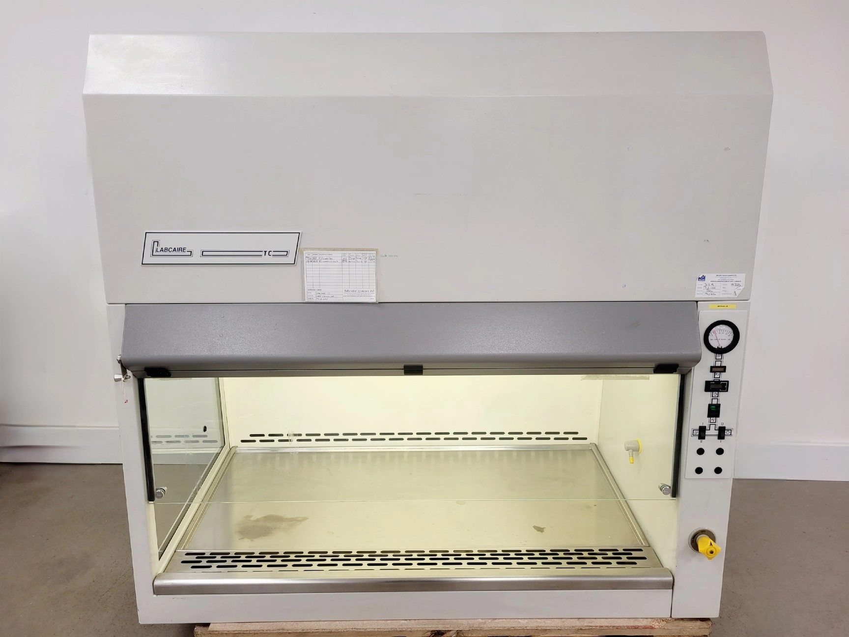 LabCaire TC 1200 Class II Safety Cabinet Lab