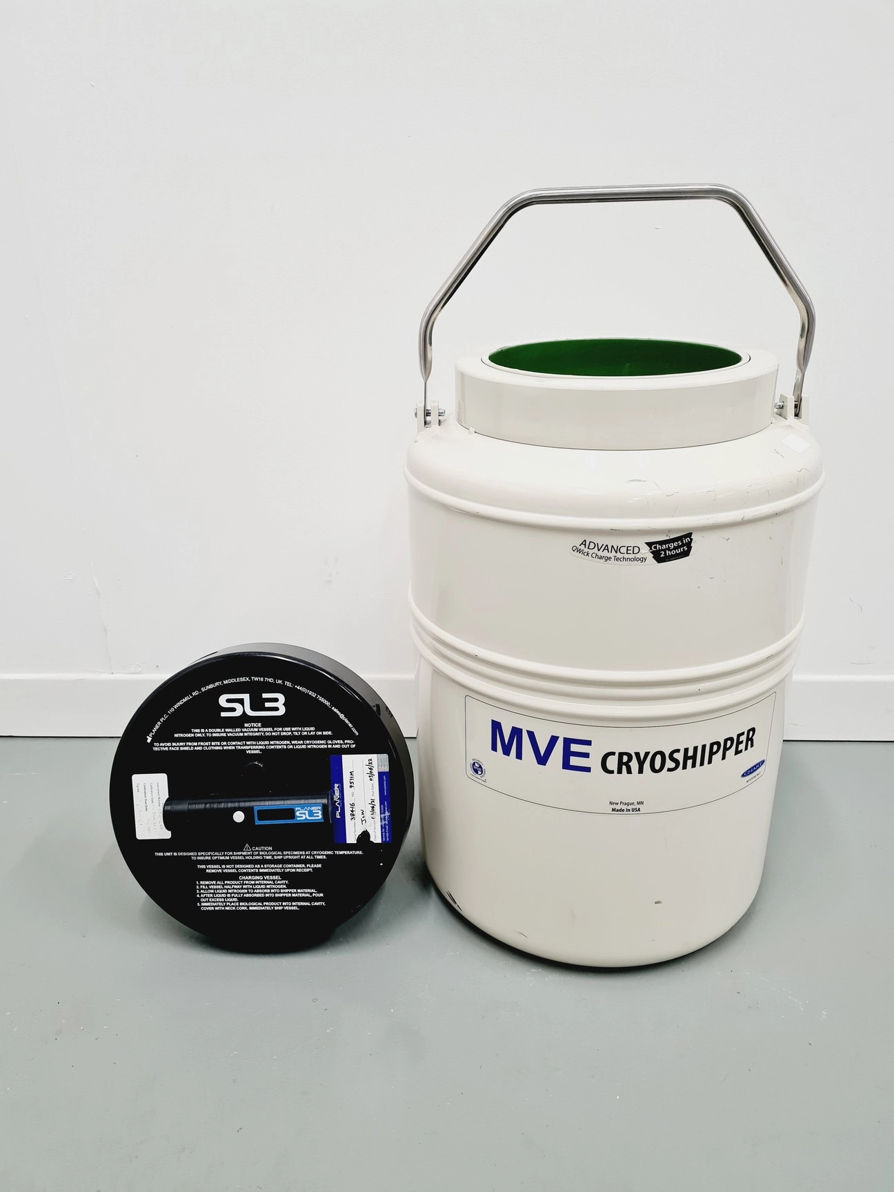 MVE CryoShipper 8.5 ltr Nitrogen Dewer Lab