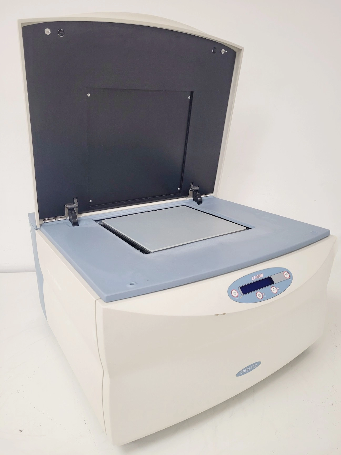 Li-Cor Odyssey 9120 Western Blot Scanner Lab