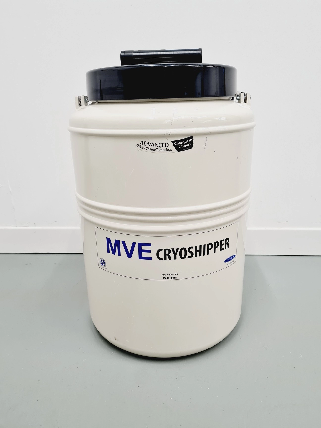 MVE Model CryoShipper 8.5 ltr Liquid Nitrogen Dewar Lab