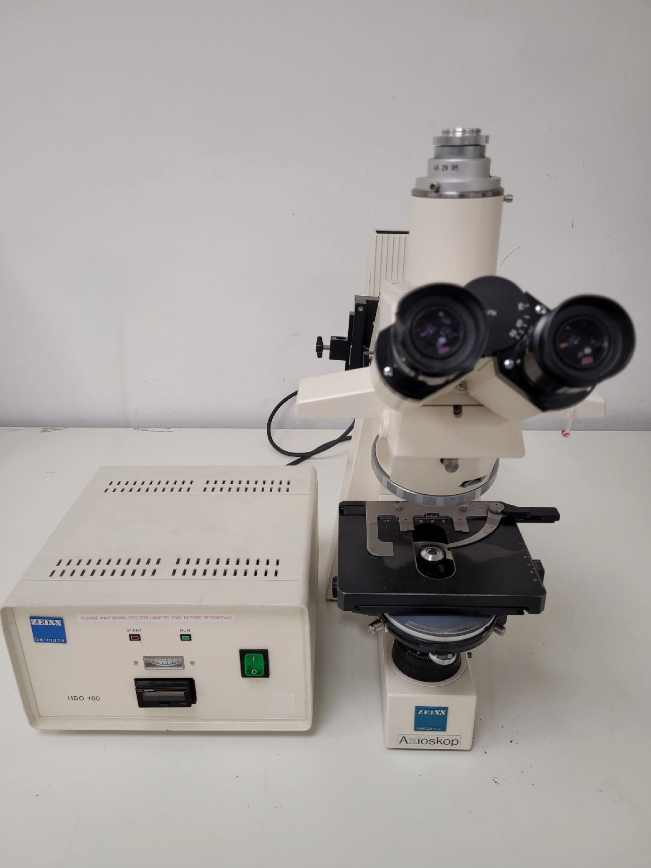 Zeiss Axioskop Microscope w/ J04Z0H Power Supply Lab