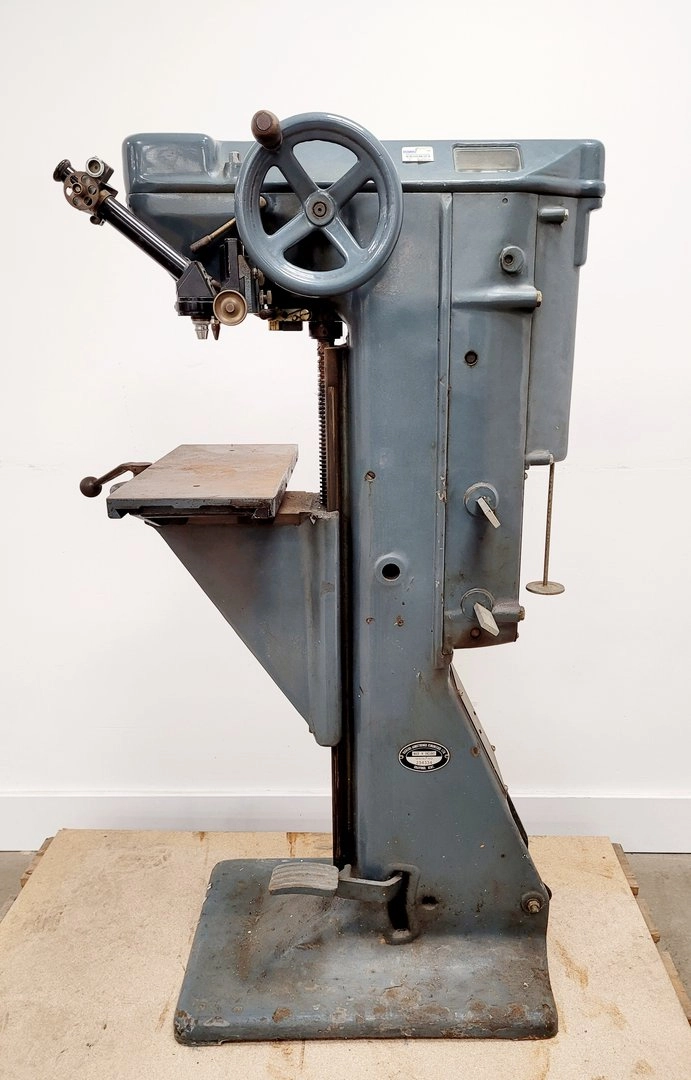 Vickers-Armstrong Pedestal Hardness Tester Lab