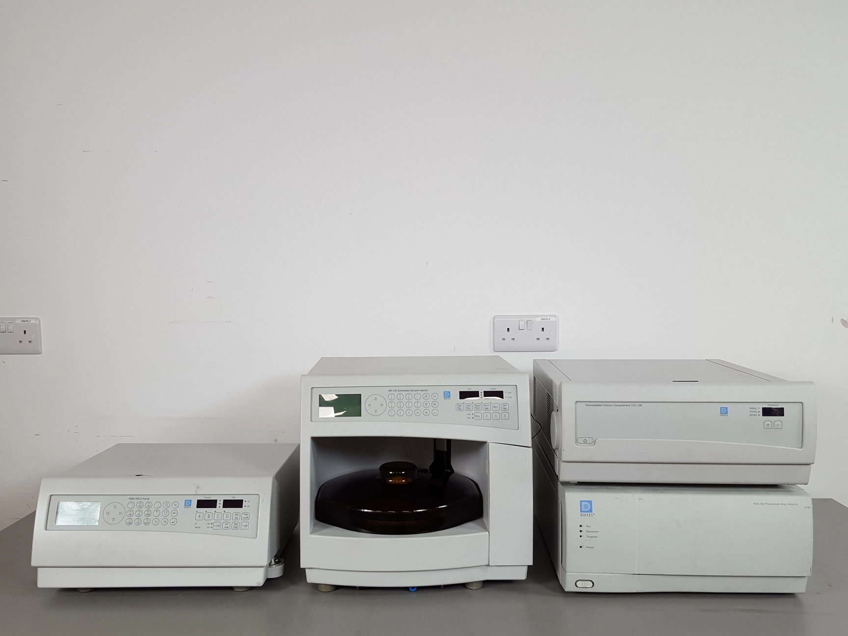 Dionex HPLC System - ASI-100,  P680, TCC-100, PDA-100 Lab