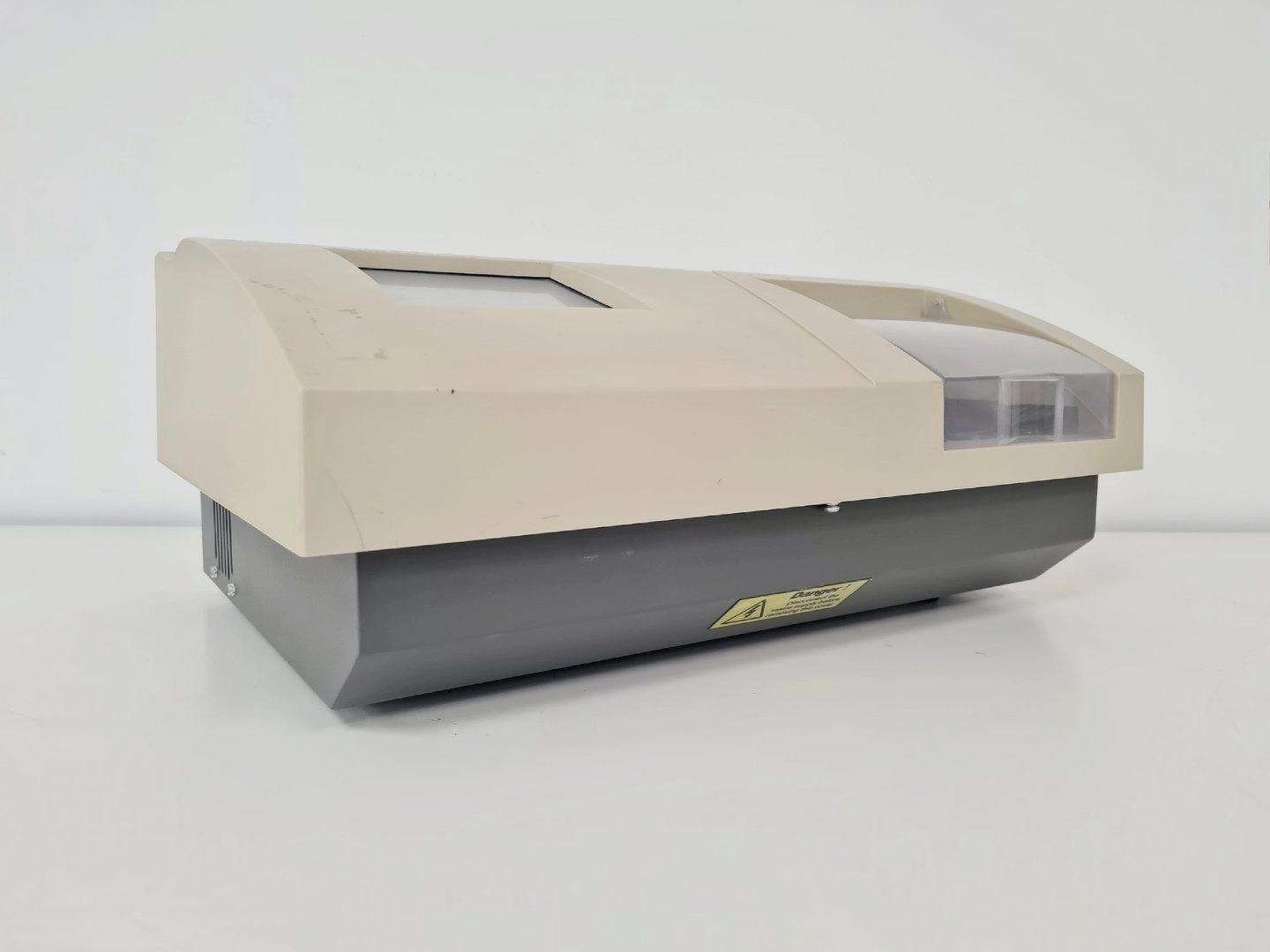 Labtech LT-4000 Microplate Reader Lab