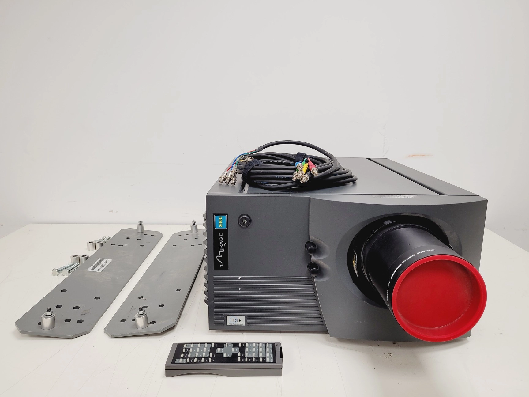 DLP Christie Mirage 2000  Model no. 38-DMD023-12 Projector