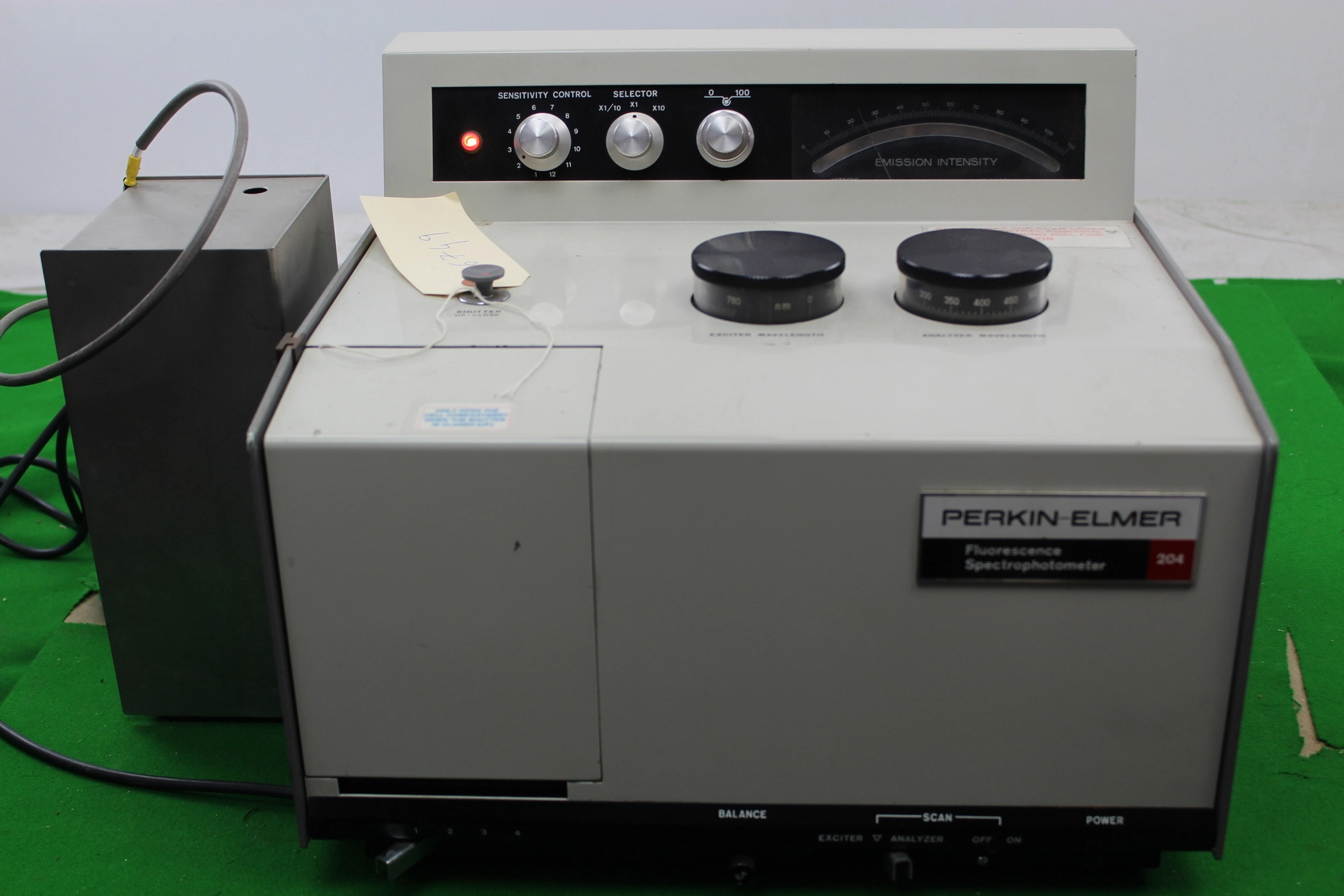 Perkin Elmer Fluorescence 204 Spectrophotometer Analyser Laboratory Equipment