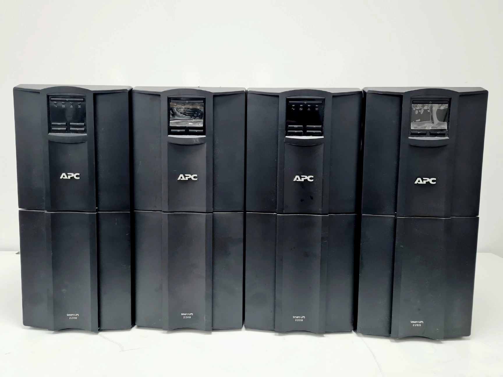 4 x APC Smart-UPS Line Interactive 2200VA Tower 230V Lab