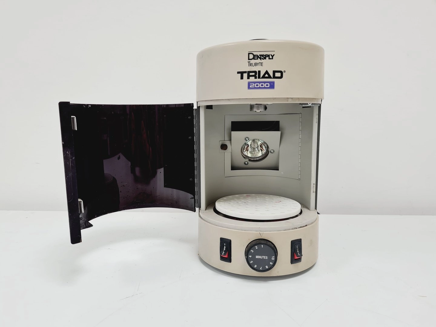 Dentsply TRIAD 2000 Dental Visible Light Curing System Lab