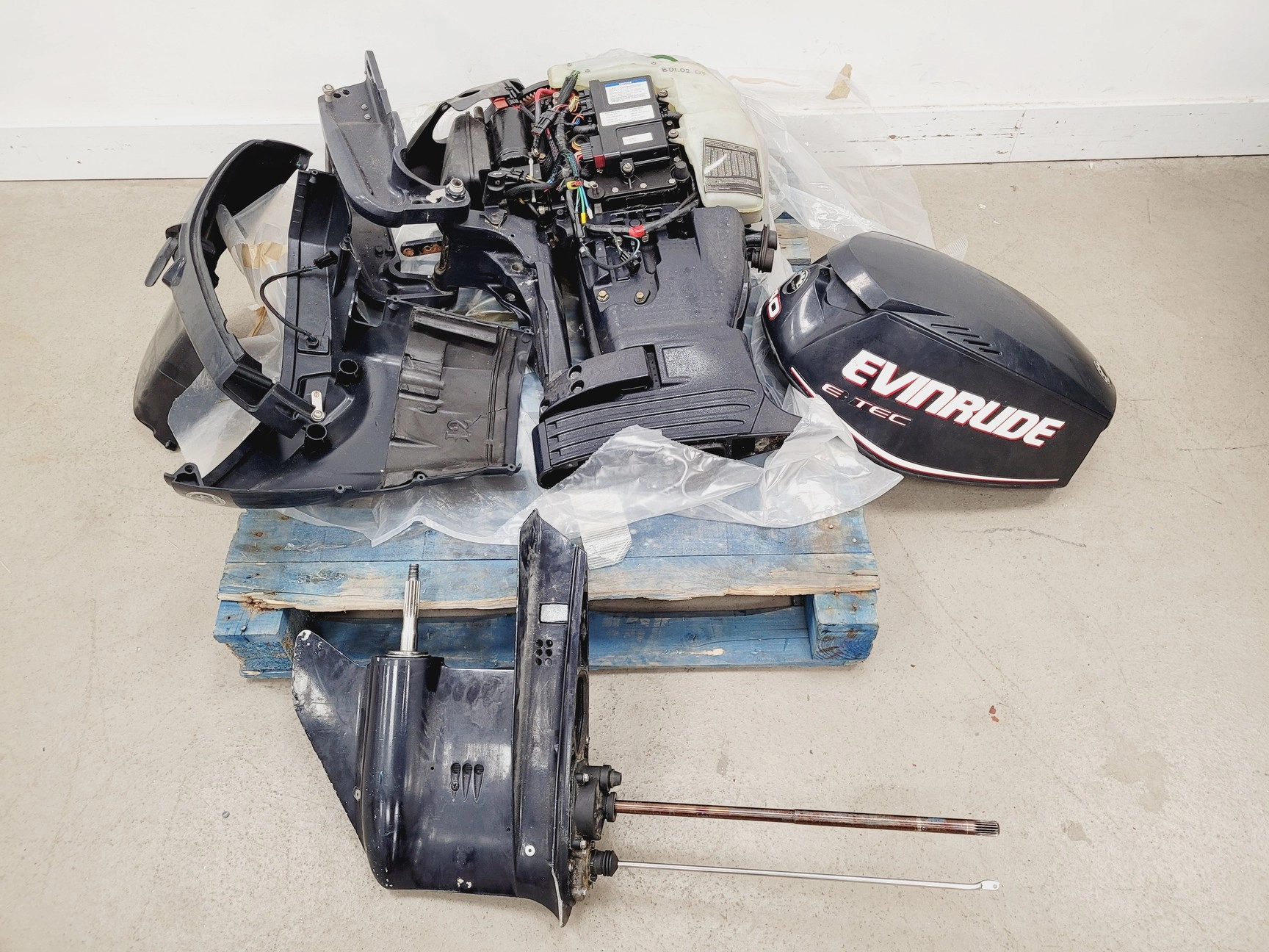 Evinrude E-Tec 40hp E40DPLIIS Outboard Boat Engine (Missing Propeller)