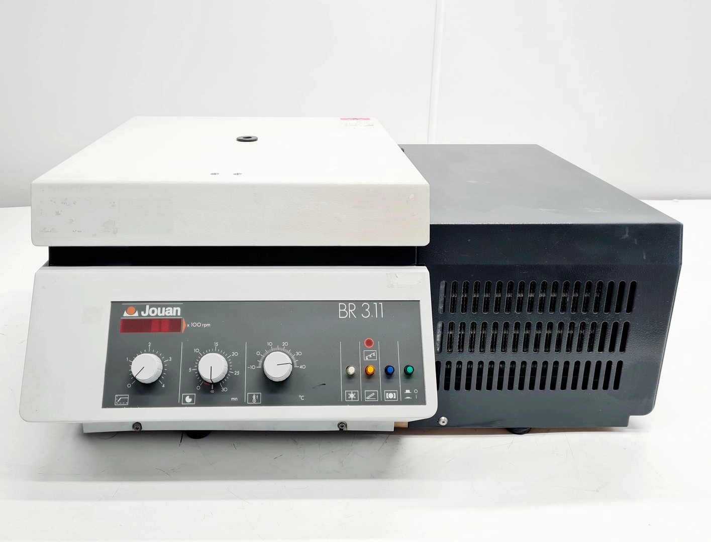 Jouan BR3.11 Refrigerated Benchtop Centrifuge Lab