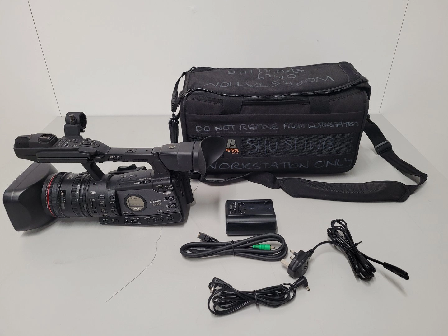 Canon XF305 HD Video Camera with Charger w/ Power Adapter