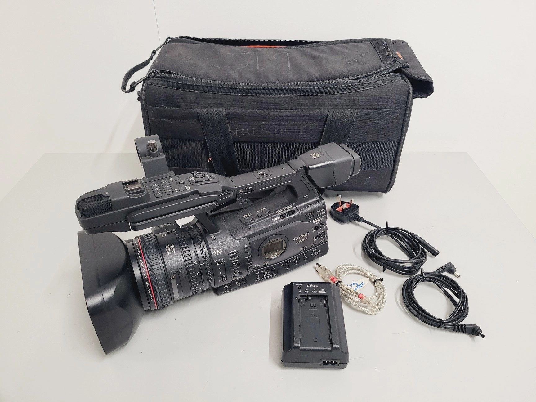 Canon XF305 HD Video Camera with Charger - Power Adapter