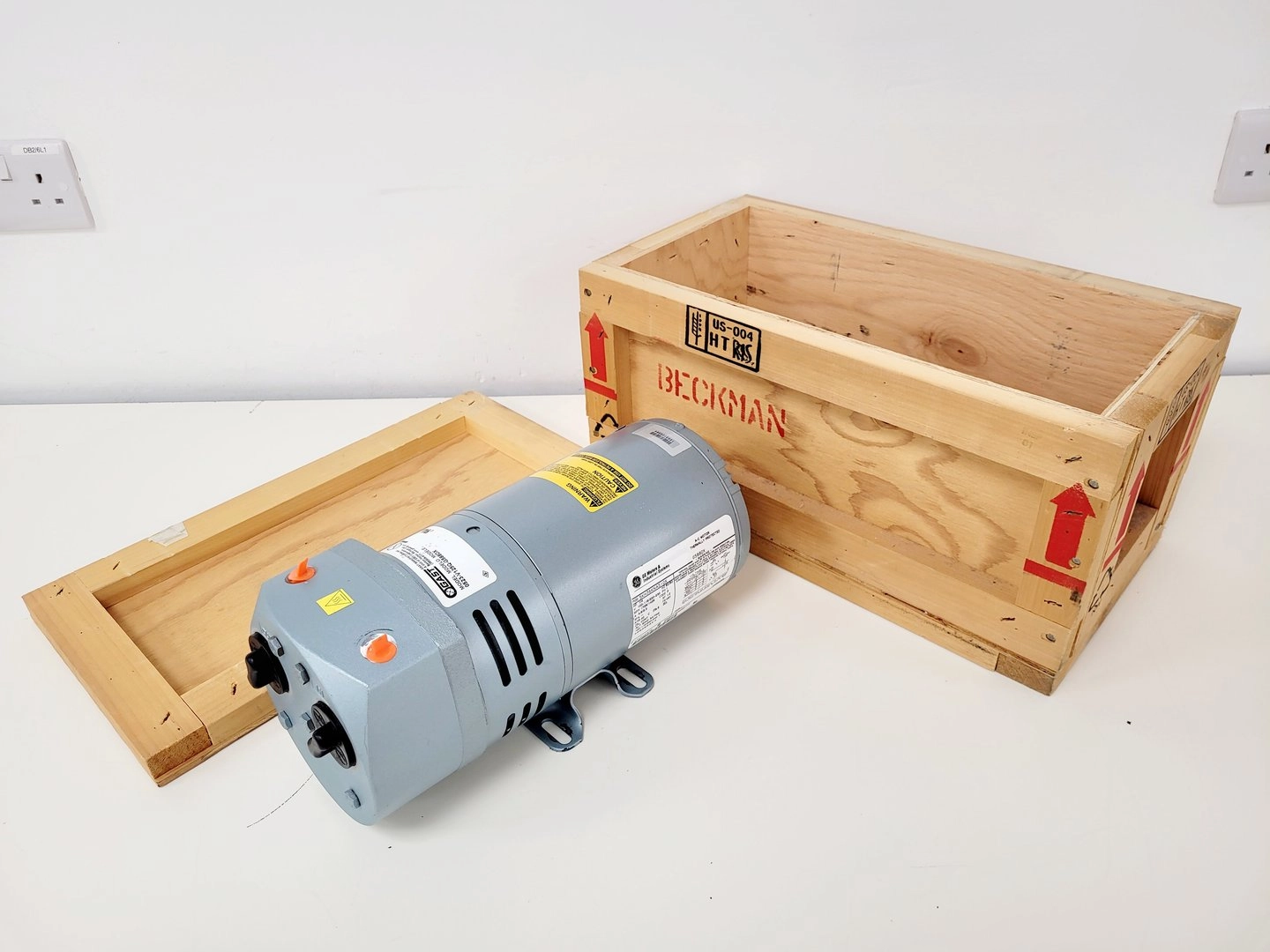 Gast Vacuum Pump Model 0523-V125Q-G588DX