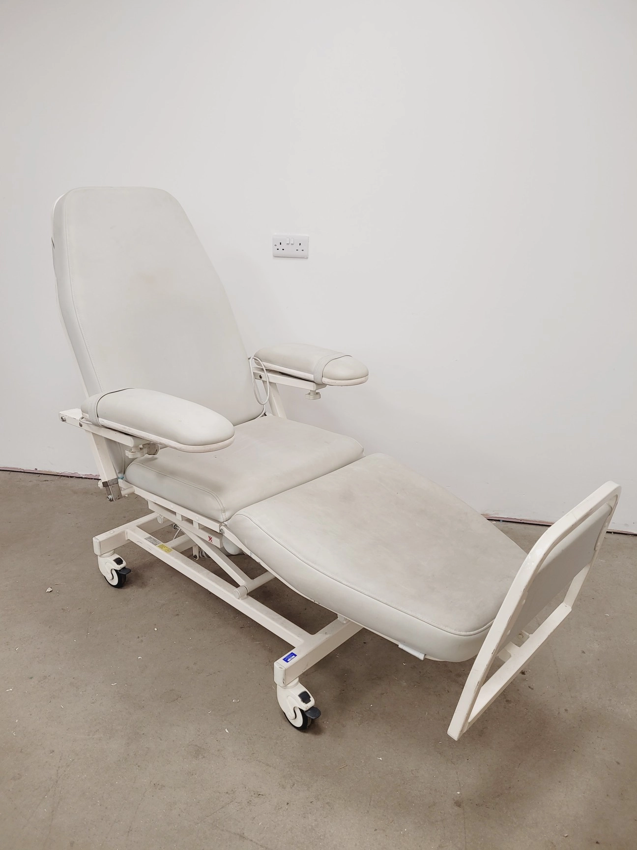 Digiterm Comfort - 4ECO Electric Dialysis Therapy Chair Hospital/Medial Bed