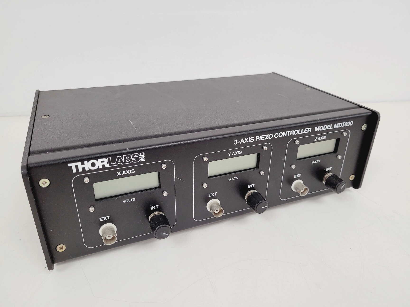 Thorlabs MDT690 3-Axis Piezo Controller Lab