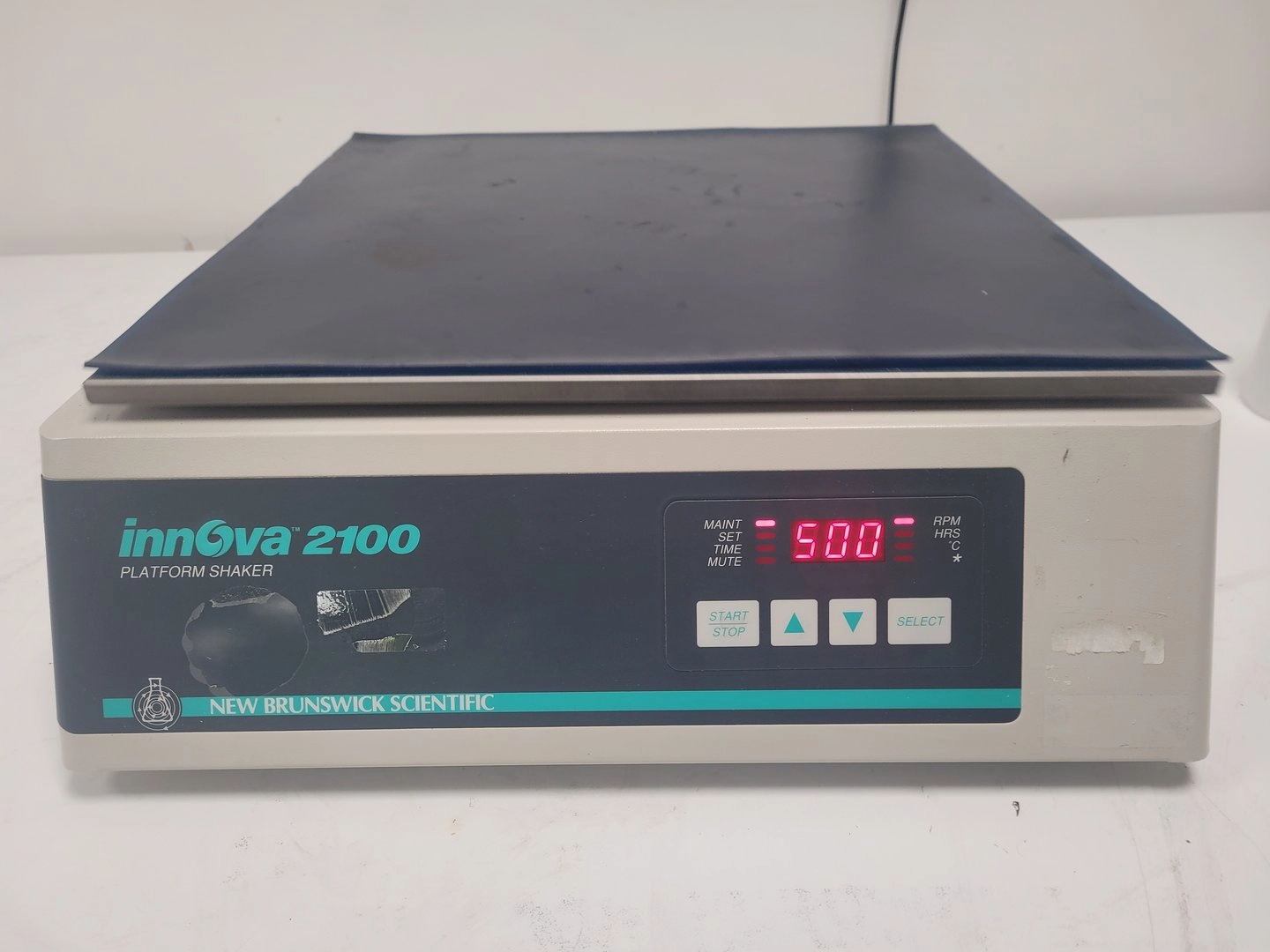 New Brunswick ScientificLaboratory Platform Shaker  Innova 2100  Lab