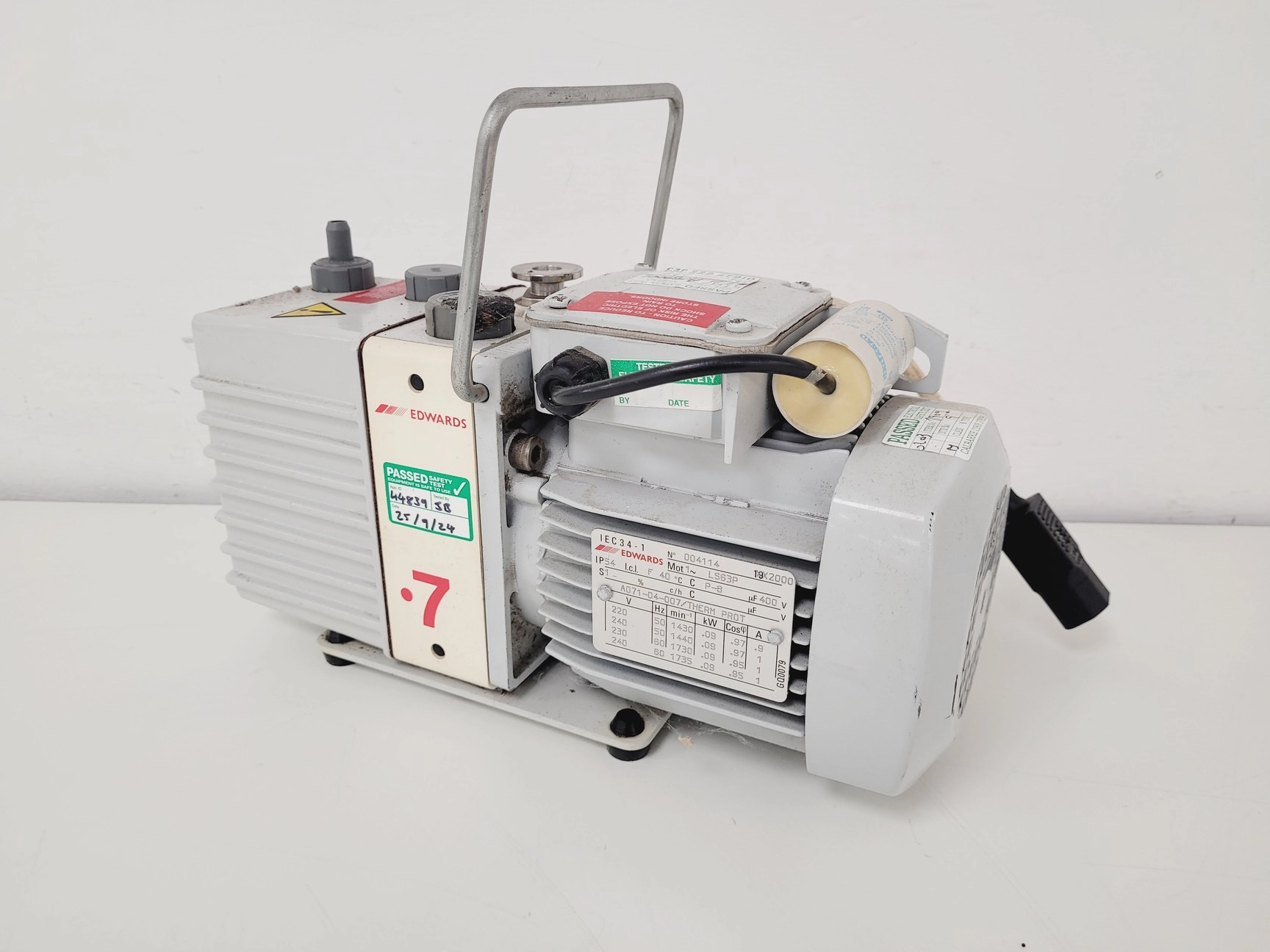 Edwards E2M0.7 Rotary Vane Vacuum Pump Lab