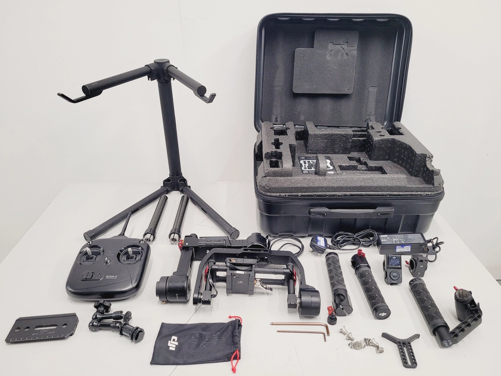 DJI Ronin M RM-6 Professional Handheld Camera 3-Axis Gimbal Stabilisation System