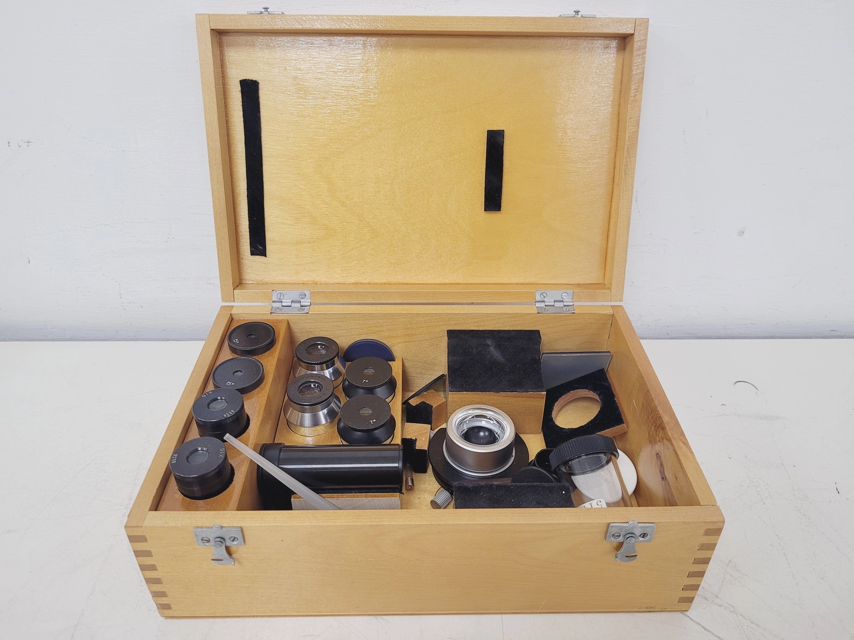 Leitz Wetzlar Eyepieces With Wooden Box Lab