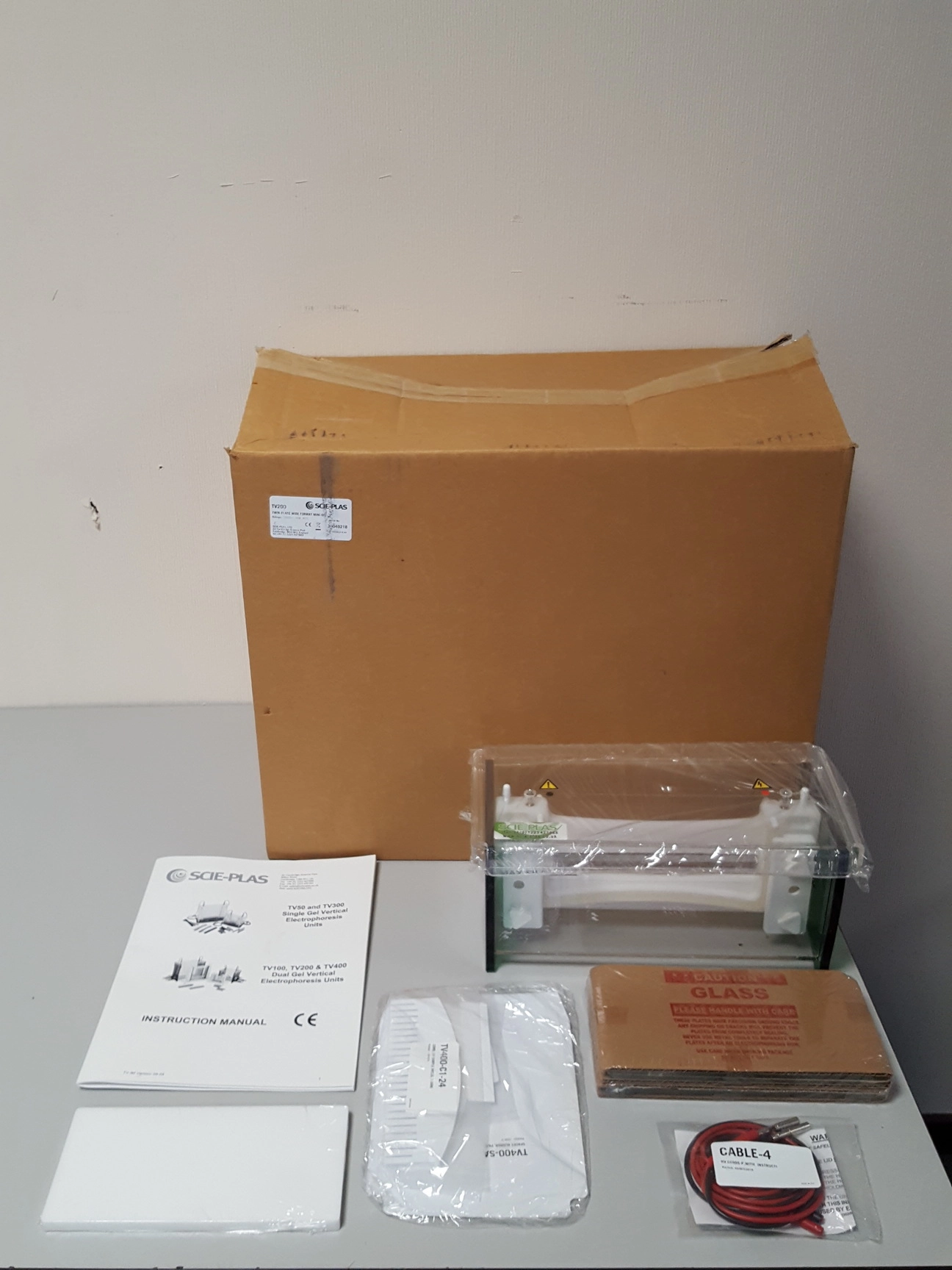 Scie-Plas TV200 Twin Plate Format Mini Gel Electrophoresis Tank &amp; Accessories