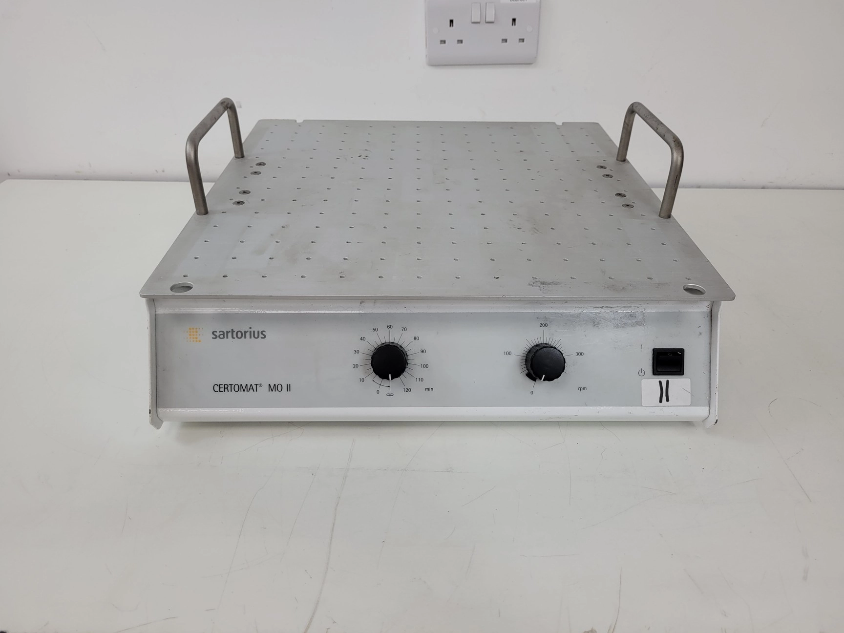 Sartorius Certomat MO II  Type: 8860866 Benchtop Laboratory Platform Shaker Lab