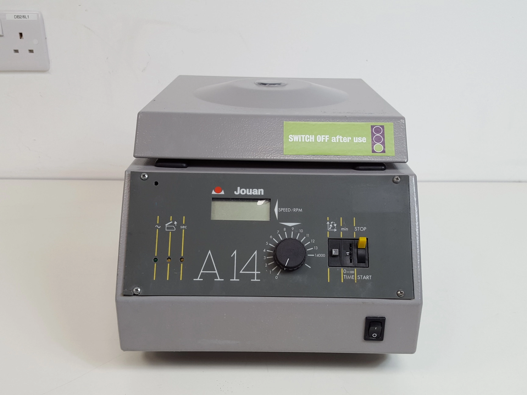 Jouan A-14 Benchtop Laboratory Centrifuge Type: 11174542 with 14000rpm Rotor Lab