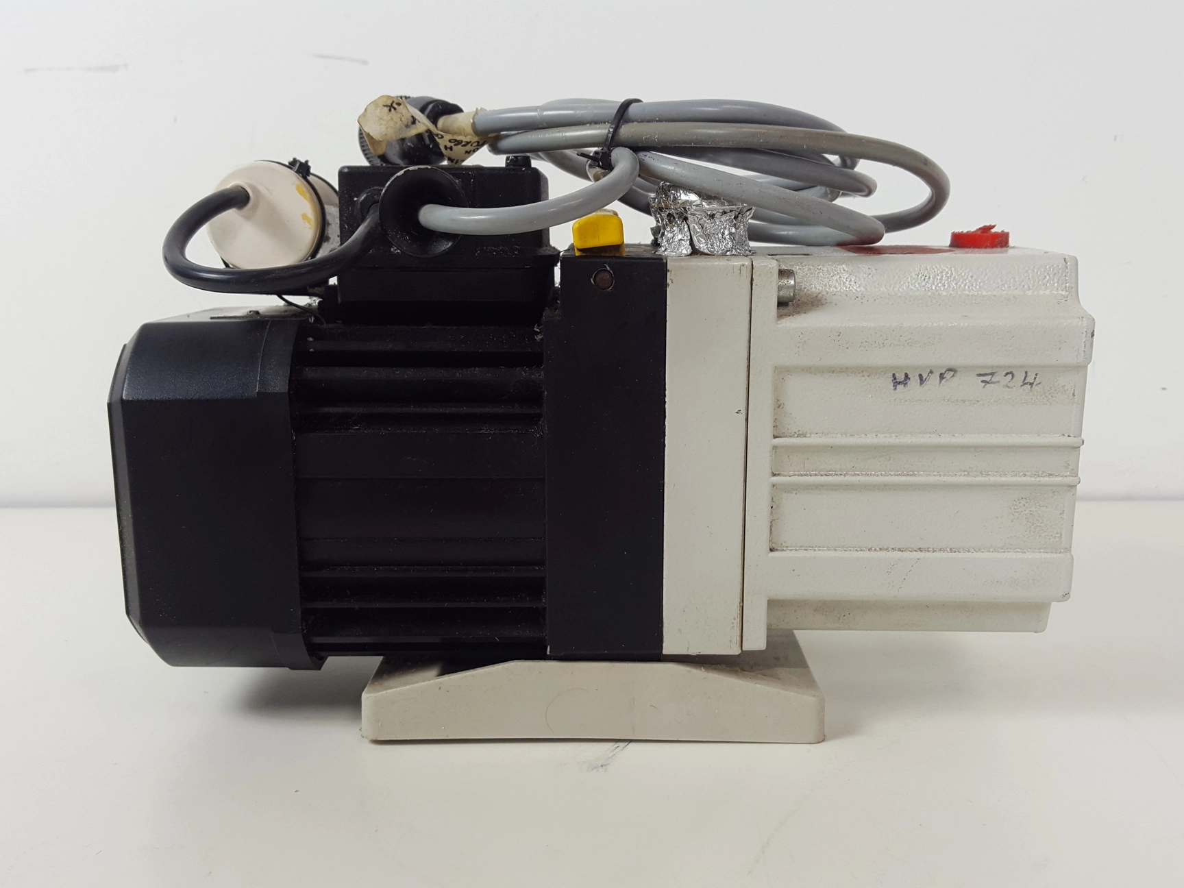 Pffeifer Balzers Duo 2.5 A High Vacuum Pump Mod No. PK D41 702 Lab