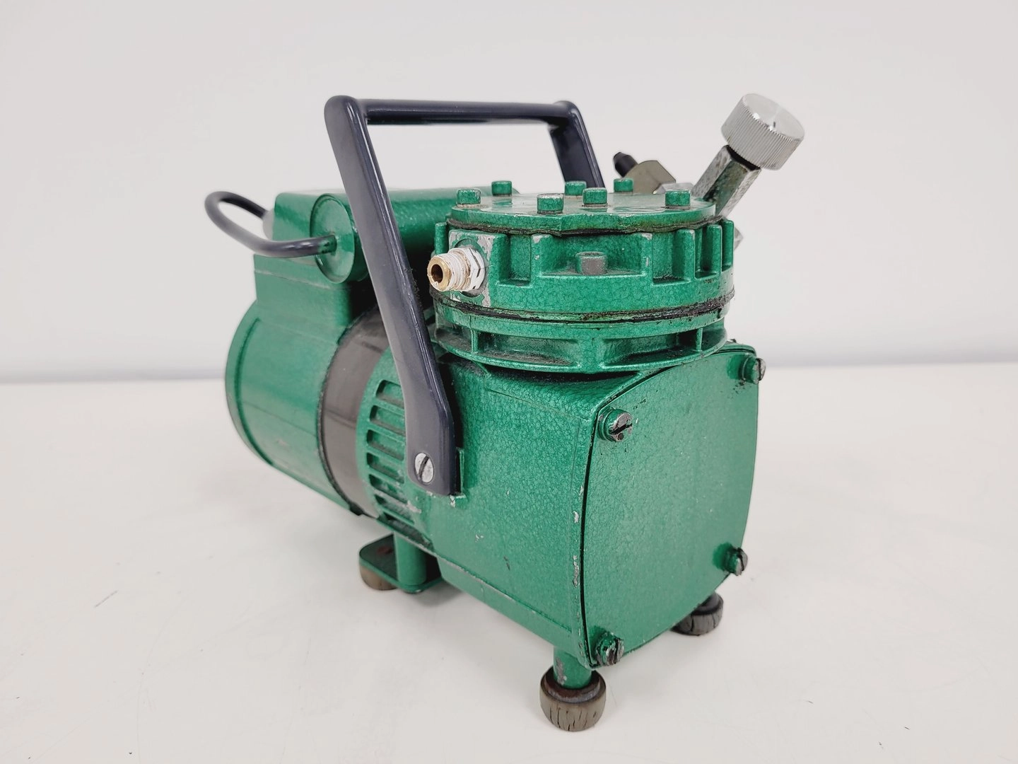 KNF N022.AN.18 Diaphragm Vacuum Pump Lab